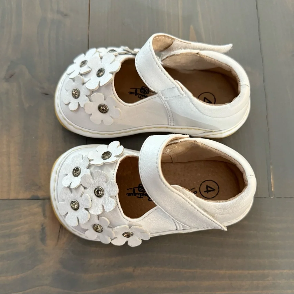 Little Mae’s Boutique Crystal Flowers Mary Jane Squeaky Shoes Size 4